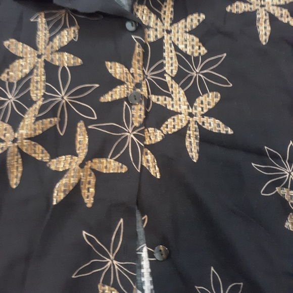 I.N. Studio Button Down Top - Picture 3 of 5